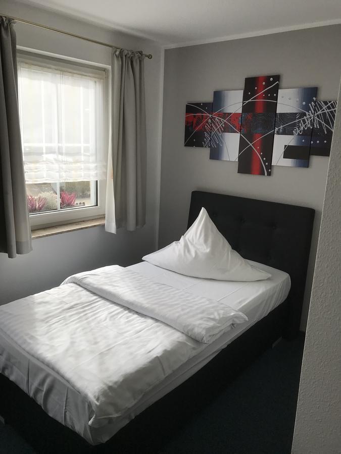 Hotel Am Maibaum Neuenrade Buitenkant foto